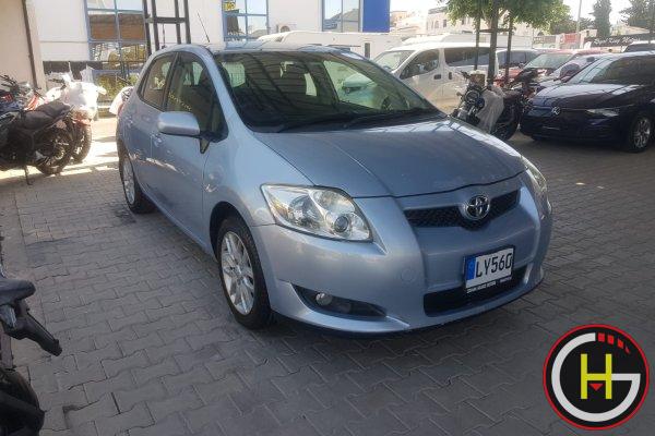 TOYOTA Auris